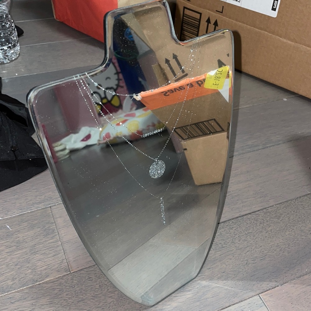 Mirror necklace stand